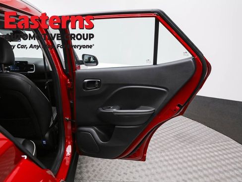 Used 2023 Hyundai Venue Limited image 24