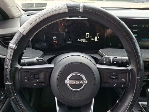 Used 2025 Nissan Kicks SV AWD/4WD image 18