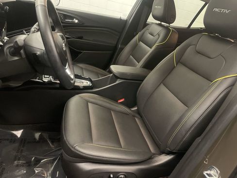 Used 2024 Chevrolet Trax ACTIV w/ Sunroof Package FWD image 13