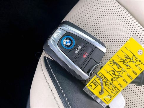 Used 2019 BMW i8 Roadster AWD/4WD image 13
