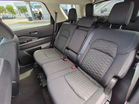 Used 2022 Nissan Pathfinder SV FWD image 23