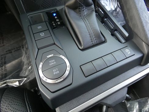 Used 2025 Toyota Tacoma SR5 image 71