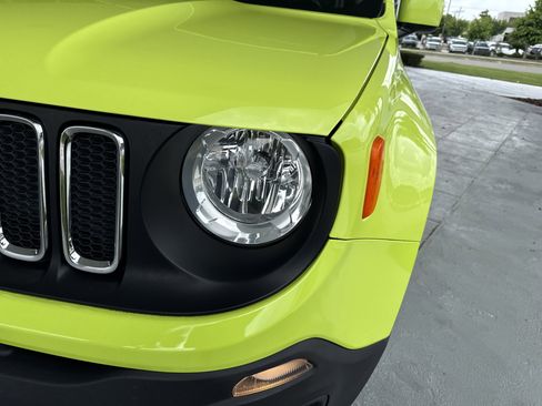 Used 2017 Jeep Renegade Latitude w/ Cold Weather Group AWD/4WD image 5