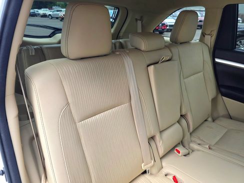 Used 2016 Toyota Highlander LE AWD/4WD image 53