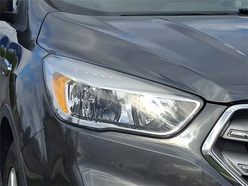 Used 2019 Ford Escape SE image 9