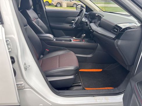 Used 2025 Nissan Kicks SR FWD image 24