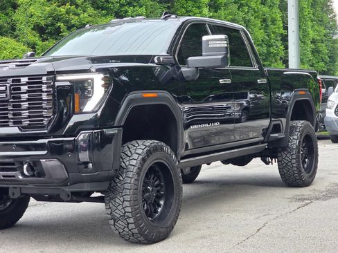 Used 2024 GMC Sierra 2500 Denali Ultimate w/ Max Trailering Package AWD/4WD image 3