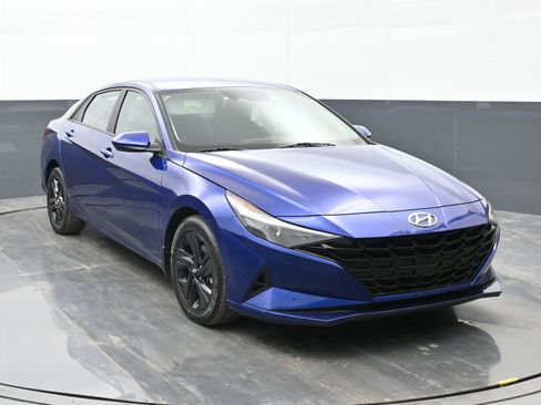 Used 2022 Hyundai Elantra SEL w/ Convenience Package image 2