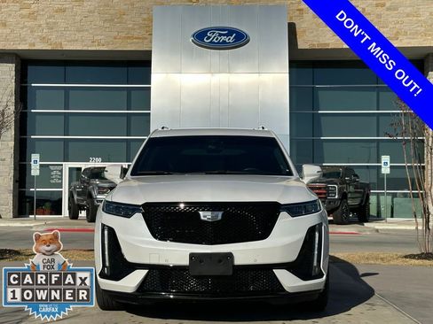 Used 2023 Cadillac XT6 Sport w/ LPO, ONYX Package image 2