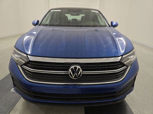 Used 2022 Volkswagen Jetta SE image 2