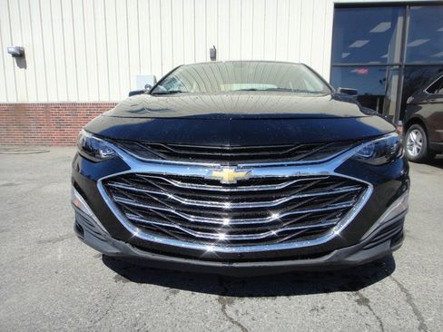 Used 2022 Chevrolet Malibu LT FWD image 2