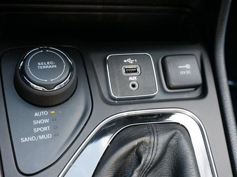 Used 2020 Jeep Cherokee Limited AWD/4WD image 21
