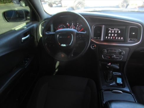 Used 2018 Dodge Charger SXT w/ Blacktop Package image 12