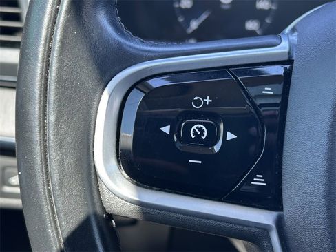 Used 2020 Volvo XC90 T6 Momentum w/ Protection Package Premier image 29