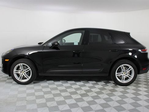 Certified 2025 Porsche Macan image 2