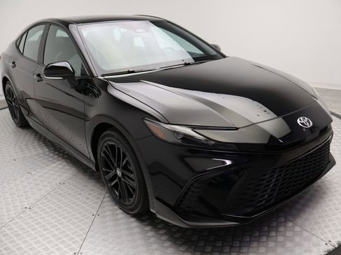 Certified 2026 Toyota Camry SE FWD image 6