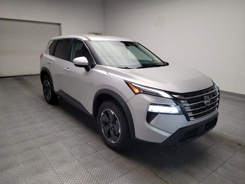Used 2025 Nissan Rogue SV AWD/4WD image 13