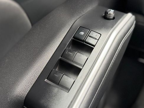 Used 2022 Toyota Highlander XLE image 28