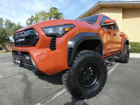 Used 2025 Toyota Tacoma TRD Off-Road w/ TRD Off Road Premium Package image 15