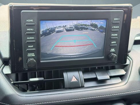 Used 2019 Toyota RAV4 LE AWD/4WD image 25