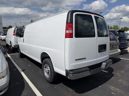 New 2026 Chevrolet Express 3500 Extended RWD image 5