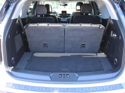 Used 2023 Ford Explorer Limited w/ Limited Technology Package RWD image 9