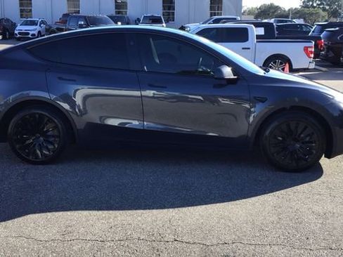 Used 2024 Tesla Model Y Long Range image 4