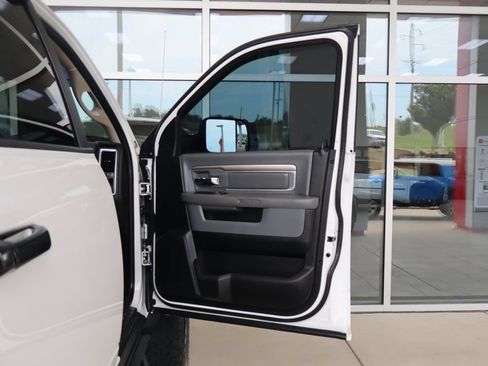 Used 2017 RAM 2500 SLT AWD/4WD image 36