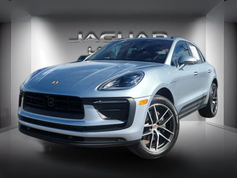 Used 2024 Porsche Macan AWD/4WD image 1