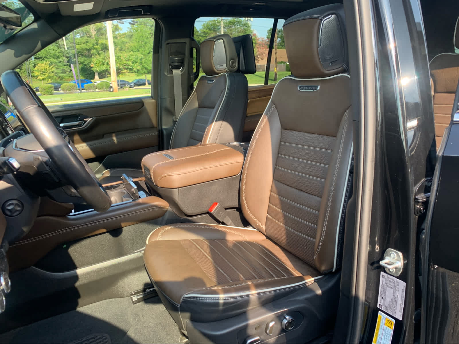Used 2026 GMC Yukon Denali Ultimate w/ LPO, Floor Liner Package AWD/4WD image 13