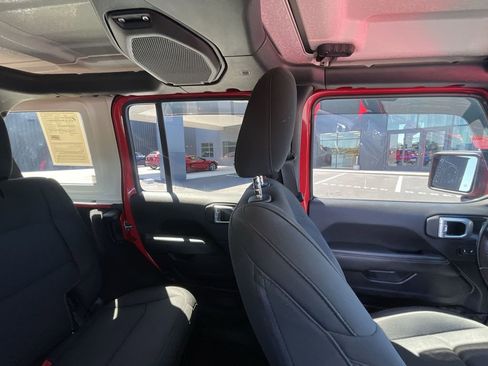 Used 2021 Jeep Wrangler Unlimited Sahara AWD/4WD image 13
