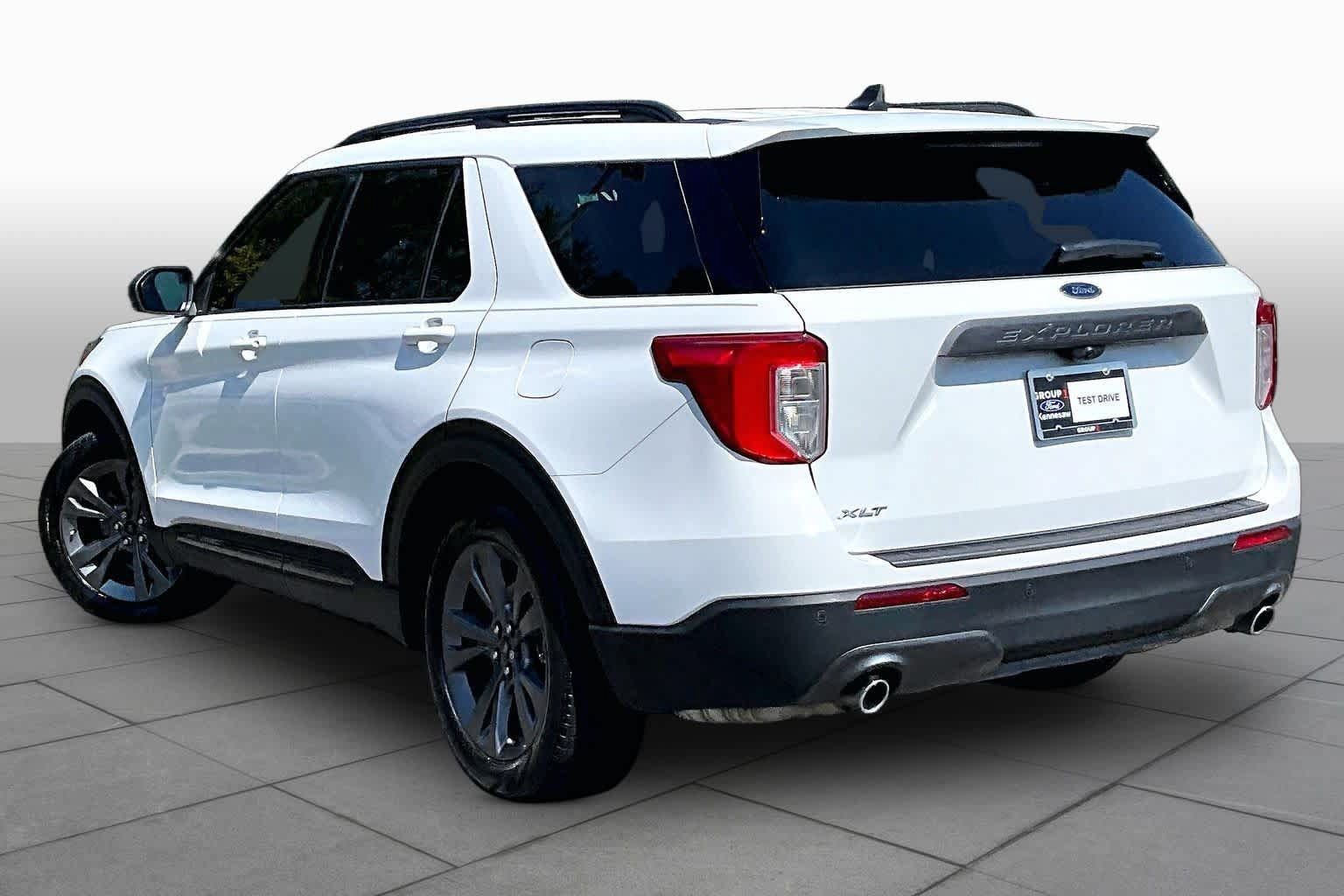 Used 2021 Ford Explorer XLT w/ Equipment Group 202A RWD image 12