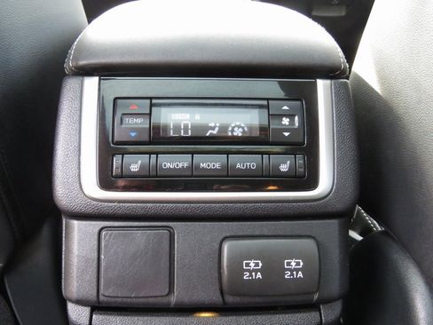 Used 2022 Subaru Ascent Limited w/ Technology Package image 24