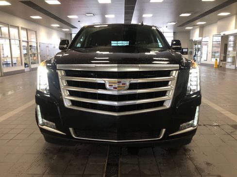 Used 2020 Cadillac Escalade ESV Luxury image 2