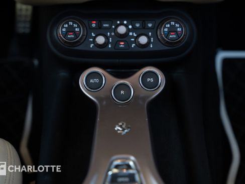 Used 2011 Ferrari California image 29