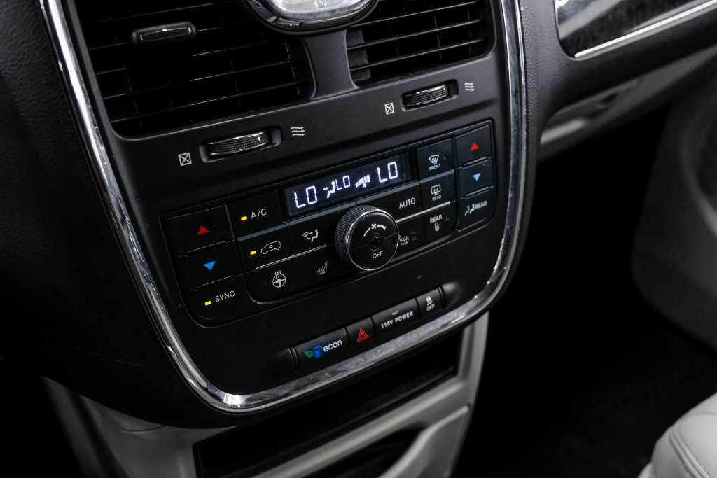 Used 2015 Chrysler Town & Country Touring w/ Driver Convenience Group FWD image 27