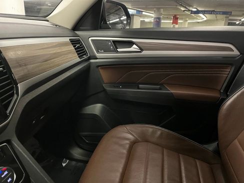 Used 2021 Volkswagen Atlas SEL Premium image 33