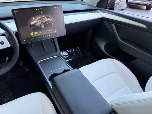 Used 2023 Tesla Model Y Long Range AWD/4WD image 42