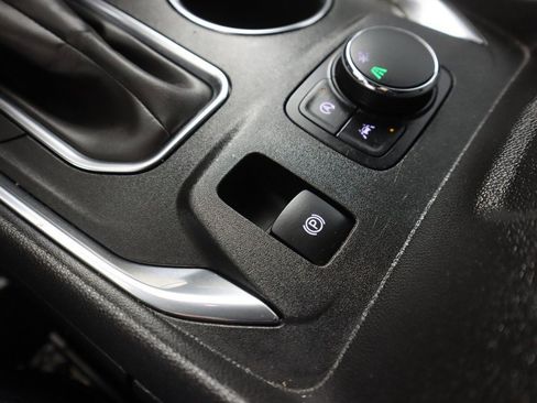 Used 2023 Chevrolet Traverse LT image 53