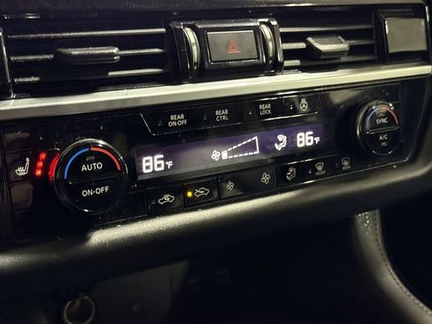 Used 2023 Nissan Pathfinder SL image 17