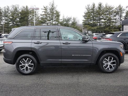 Used 2025 Jeep Grand Cherokee Limited AWD/4WD image 21