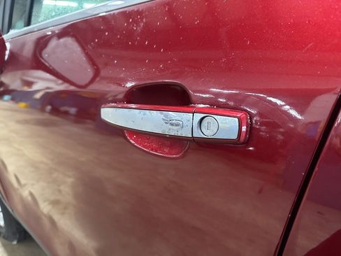 Used 2019 Chevrolet Trax LT w/ LT Convenience Package image 12