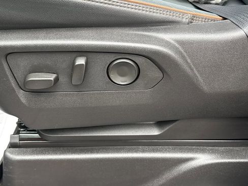 Used 2025 GMC Yukon XL AT4 w/ AT4 Premium Package image 20