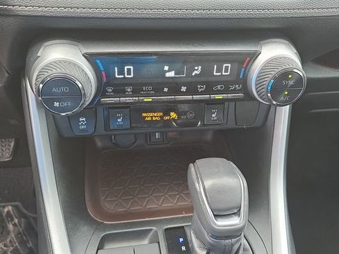 Used 2020 Toyota RAV4 Limited FWD image 25