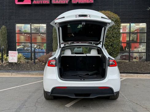 Used 2022 Tesla Model Y Long Range image 17