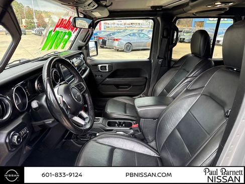 Used 2020 Jeep Wrangler Unlimited Sahara image 28