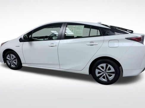 Used 2017 Toyota Prius Four FWD image 5