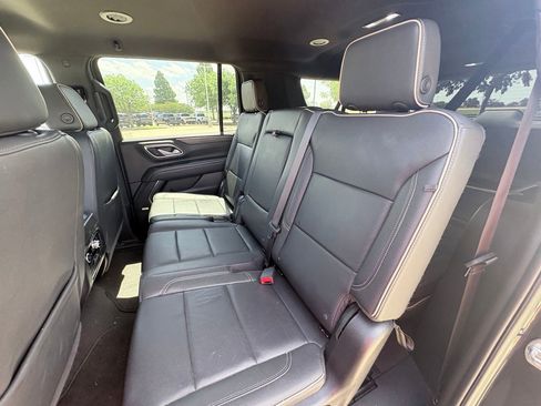 Used 2024 GMC Yukon XL SLT RWD image 7