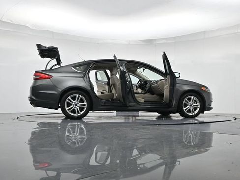 Used 2018 Ford Fusion SE FWD image 51