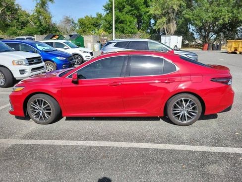 Used 2024 Toyota Camry XLE FWD image 7